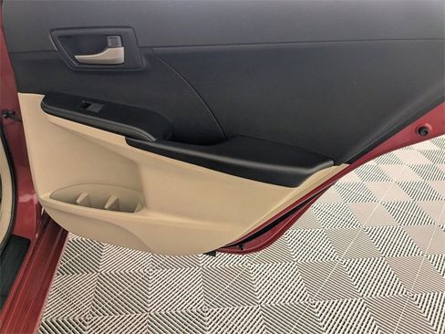 Used 2014 Toyota Camry SE image 26