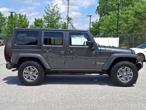 Used 2018 Jeep Wrangler Unlimited Rubicon w/ Connectivity Group AWD/4WD image 9