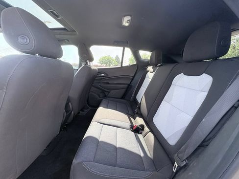 Used 2025 Chevrolet Trax RS w/ Sunroof Package FWD image 7