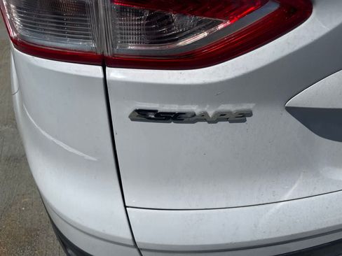 Used 2015 Ford Escape SE w/ Equipment Group 201A FWD image 9