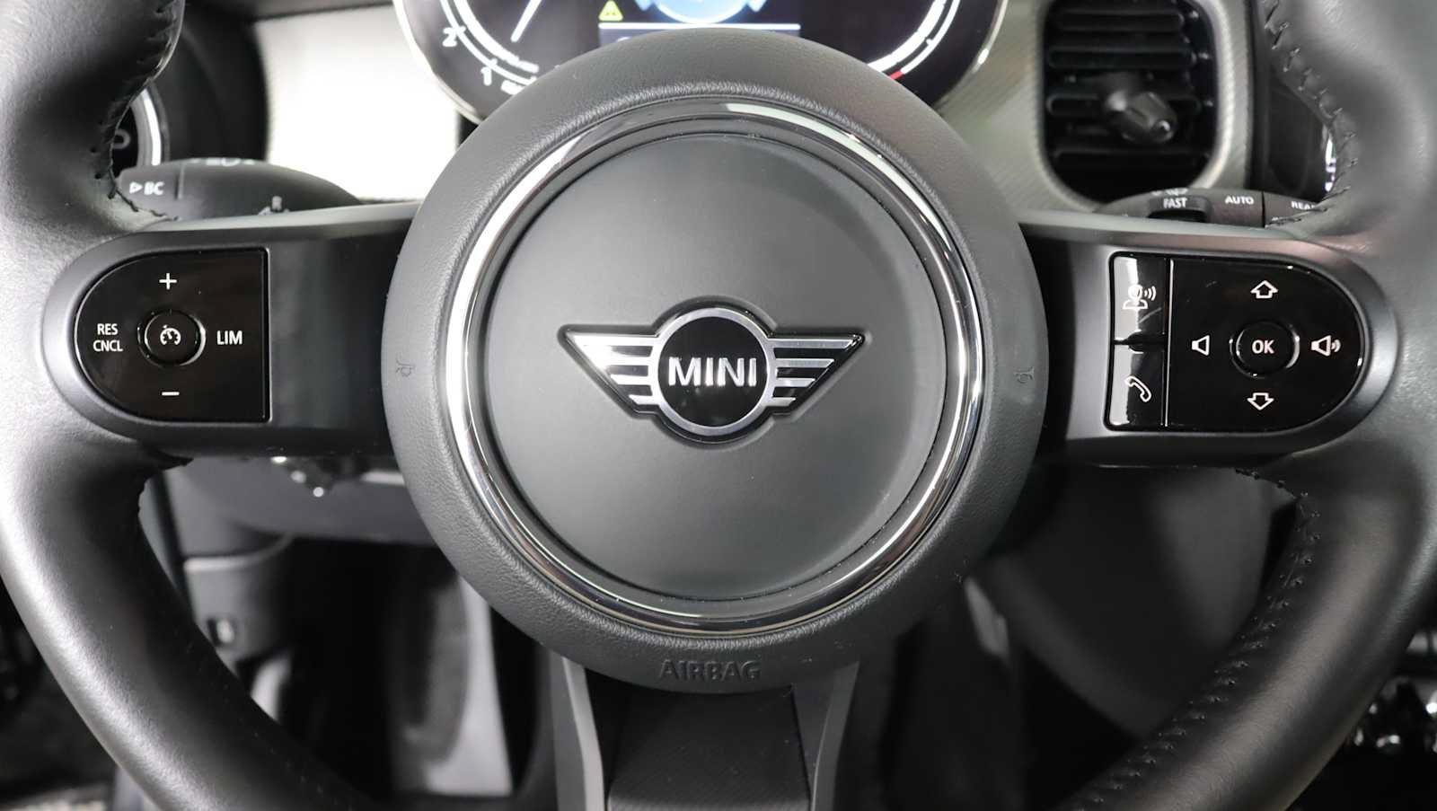 Used 2024 MINI Cooper 4-Door Hardtop FWD image 14