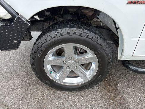 Used 2017 RAM 1500 Express AWD/4WD image 9