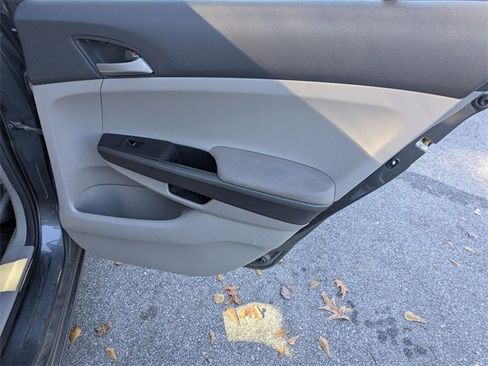 Used 2010 Honda Accord LX-P image 27