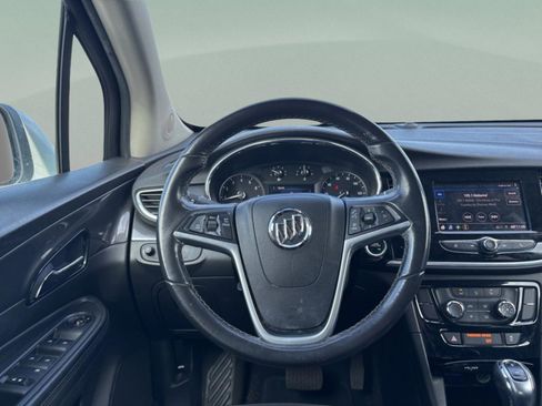 Used 2021 Buick Encore Preferred image 10