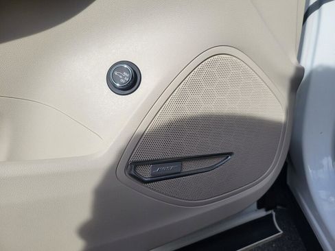 Used 2022 Buick Envision Avenir w/ Premium Seat Package image 9