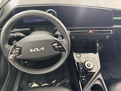 Certified 2024 Kia Niro Wave w/ Wave Preserve Package FWD image 24
