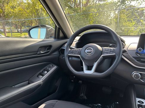 Used 2026 Nissan Altima 2.5 SV FWD image 34