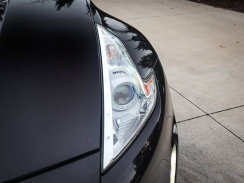 Used 2017 Nissan 370Z Touring image 5