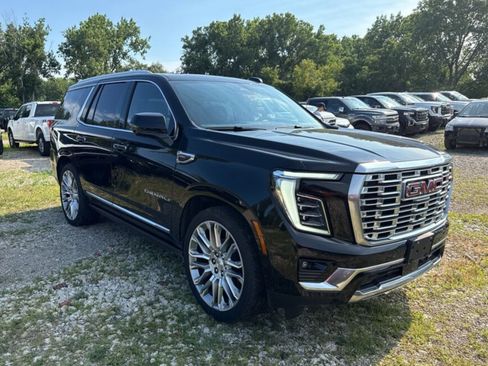 Used 2025 GMC Yukon Denali w/ Denali Reserve Package AWD/4WD image 6