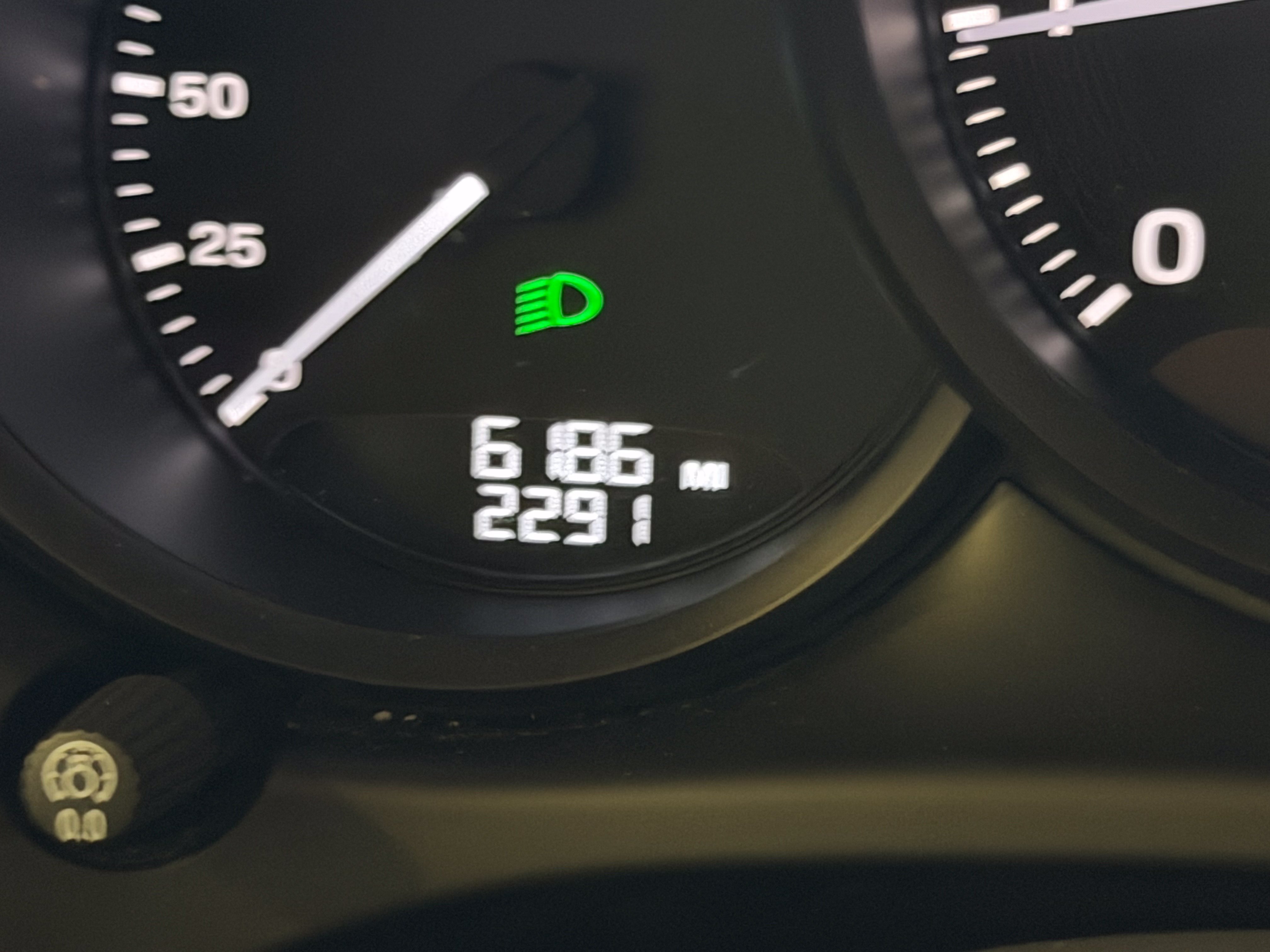 Certified 2026 Porsche Macan Turbo AWD/4WD image 22