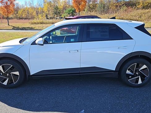 New 2025 Hyundai Ioniq 5 SE image 4