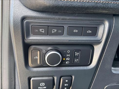 Used 2022 Ford F150 Lightning Lariat image 12