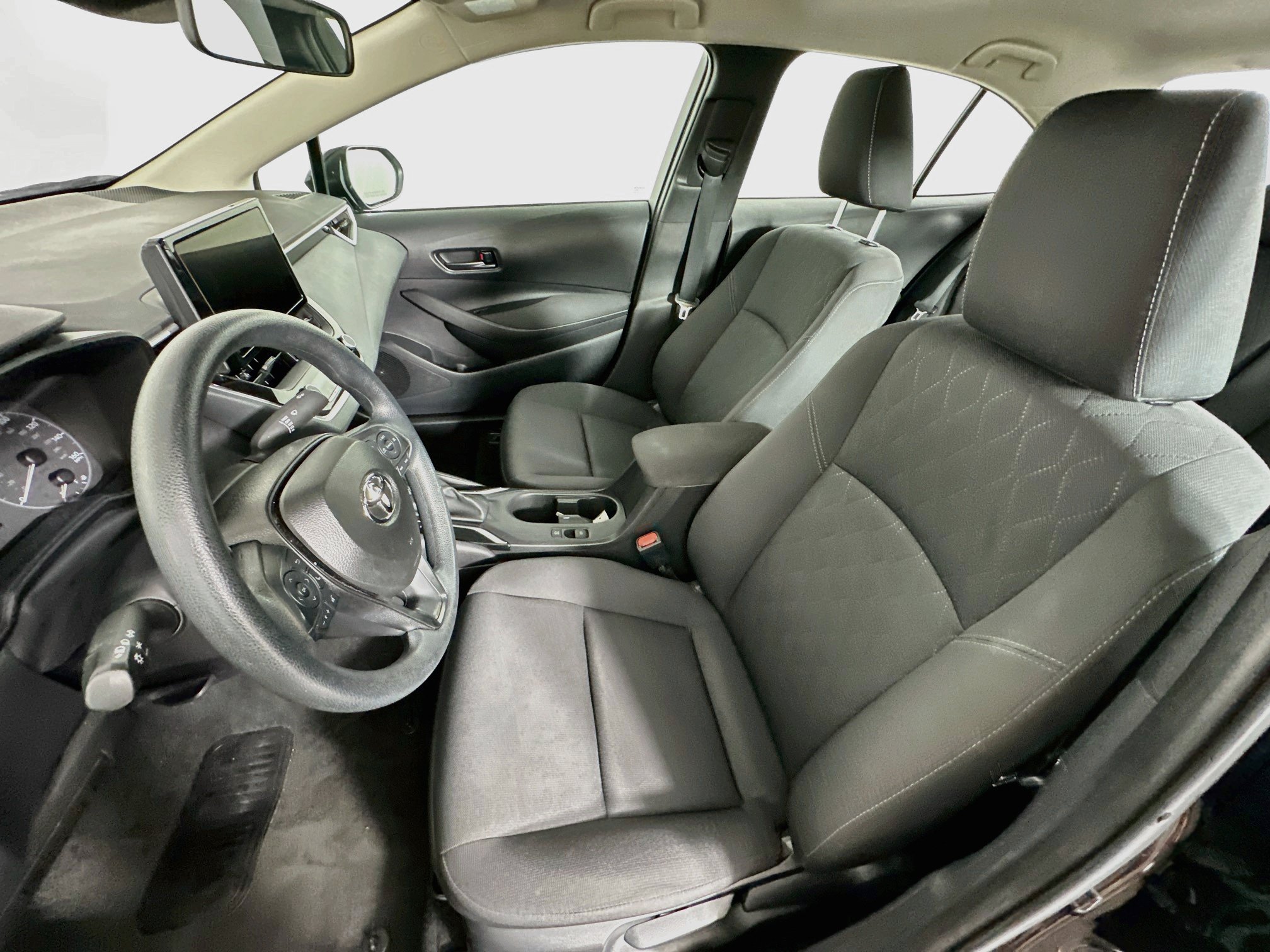 Used 2025 Toyota Corolla LE FWD image 13