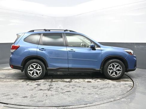 Used 2020 Subaru Forester Premium image 8
