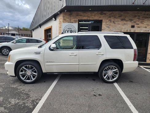 Used 2012 Cadillac Escalade Premium image 2