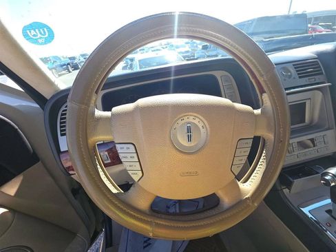 Used 2005 Lincoln Navigator Luxury image 16