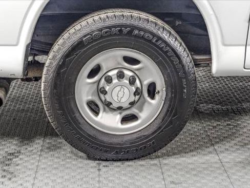 Used 2016 Chevrolet Express 2500 image 29