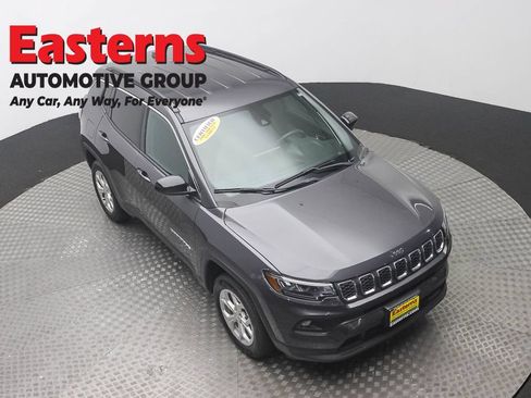 Used 2024 Jeep Compass Latitude AWD/4WD image 3