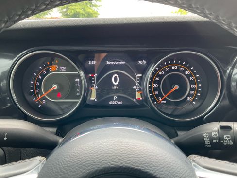 Used 2023 Jeep Wrangler Unlimited Sahara AWD/4WD image 17
