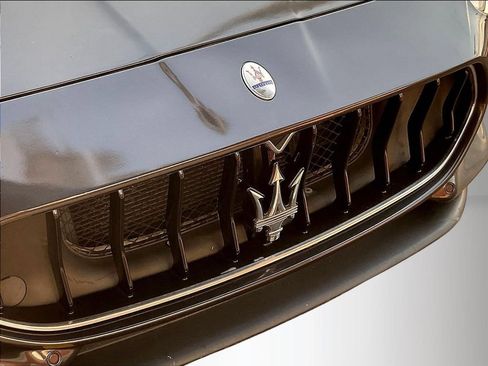 Used 2018 Maserati GranTurismo Sport RWD image 32