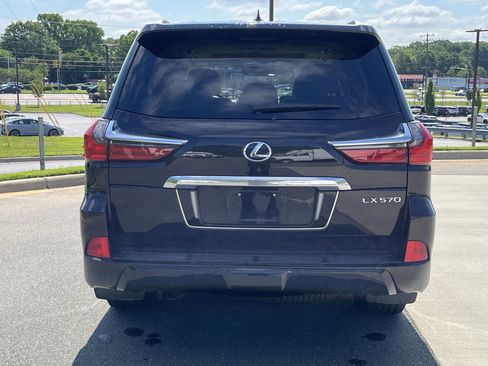 Used 2021 Lexus LX 570 4WD w/ Luxury Package image 8