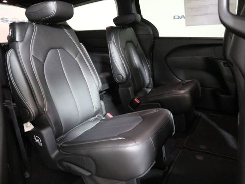 New 2026 Chrysler Pacifica Select image 21