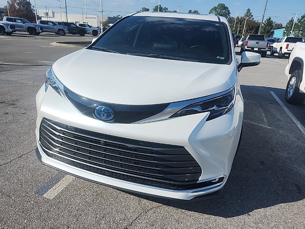 Used 2024 Toyota Sienna Platinum AWD/4WD image 12