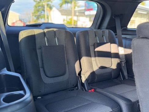Used 2017 Ford Explorer XLT image 9