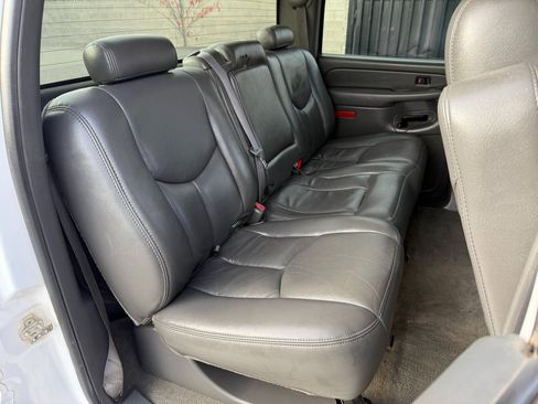 Used 2007 Chevrolet Silverado 2500 LT w/ Heavy-Duty Power Package image 31