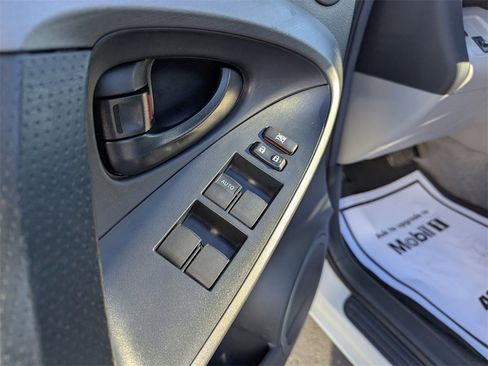 Used 2013 Toyota RAV4 EV image 11