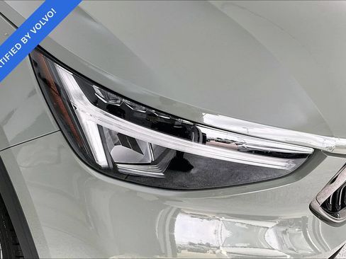 Certified 2025 Volvo XC40 B5 Plus AWD/4WD image 39