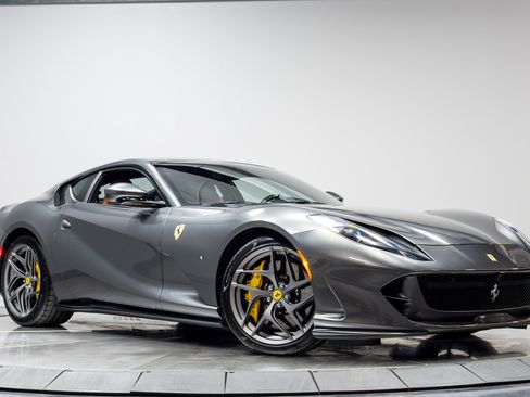 Used 2020 Ferrari 812 Superfast RWD image 44
