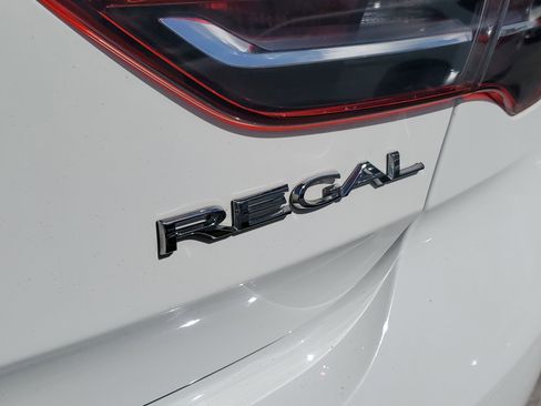 Used 2018 Buick Regal Preferred w/ Driver Confidence Package #1 image 6