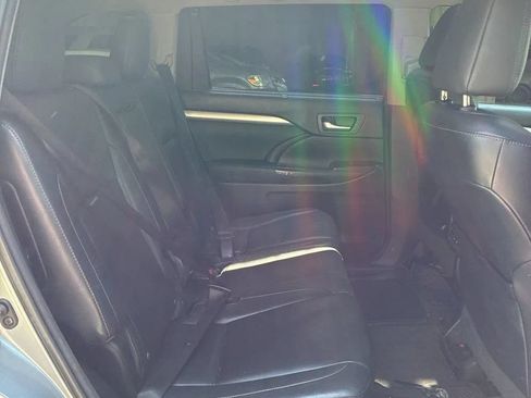 Used 2015 Toyota Highlander XLE AWD/4WD image 25
