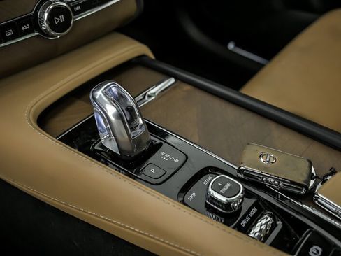 Used 2016 Volvo XC90 T8 Inscription image 34