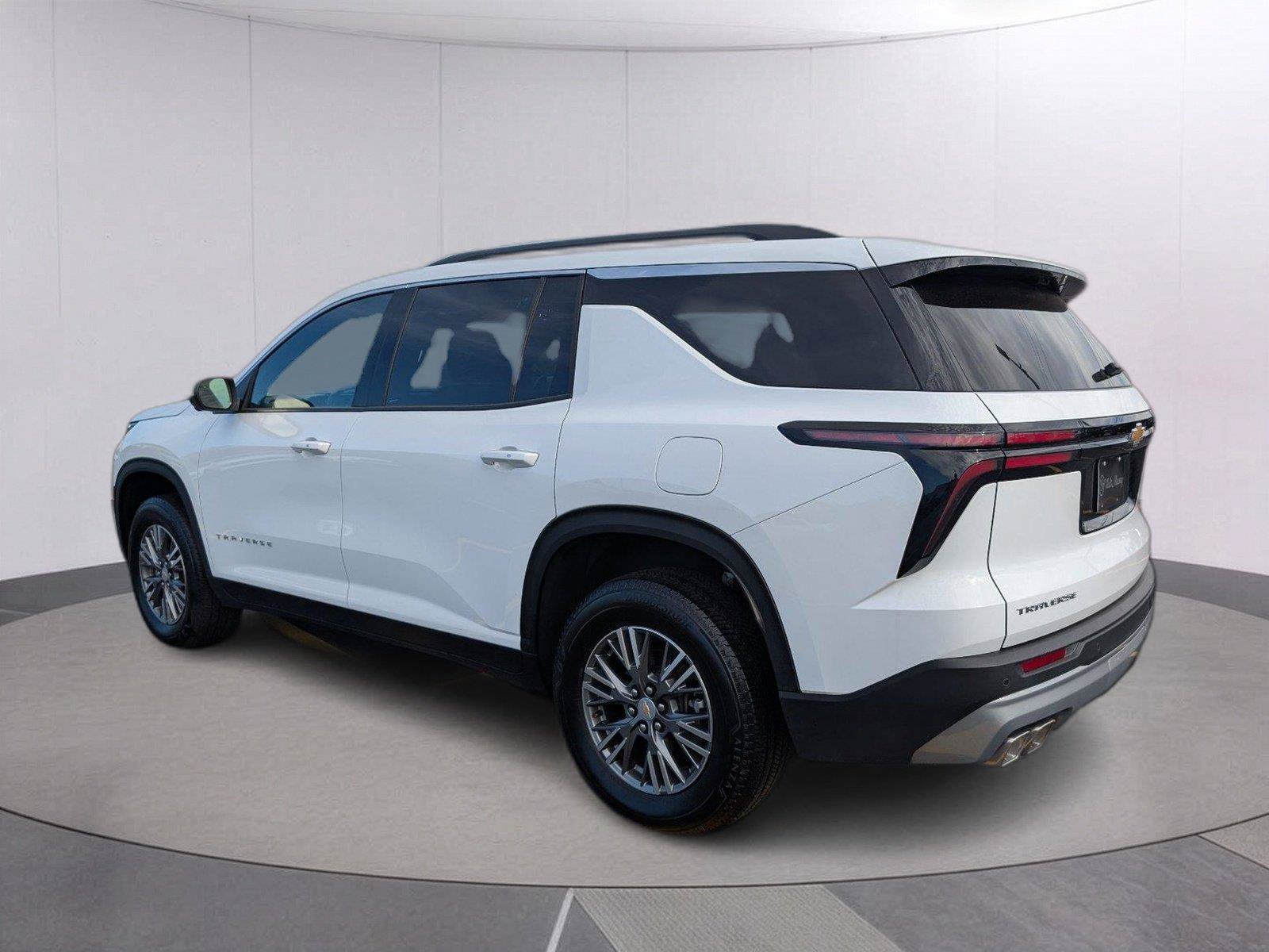 Used 2026 Chevrolet Traverse LT w/ Driver Confidence Package FWD image 5