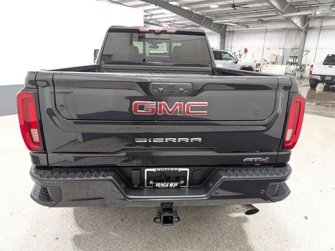 Used 2020 GMC Sierra 2500 AT4 w/ AT4 Premium Package image 4