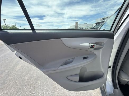 Used 2012 Toyota Corolla L FWD image 20