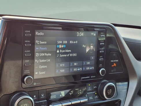 Used 2022 Toyota Highlander LE image 26