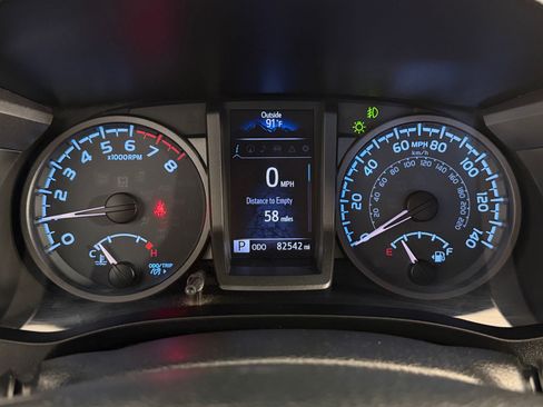 Used 2017 Toyota Tacoma TRD Sport w/ Tow Package (A/T) AWD/4WD image 18