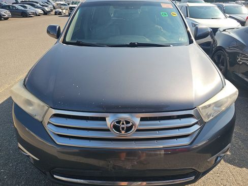 Used 2012 Toyota Highlander SE w/ Tow Pkg AWD/4WD image 10