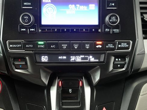 Used 2018 Honda Odyssey LX image 23