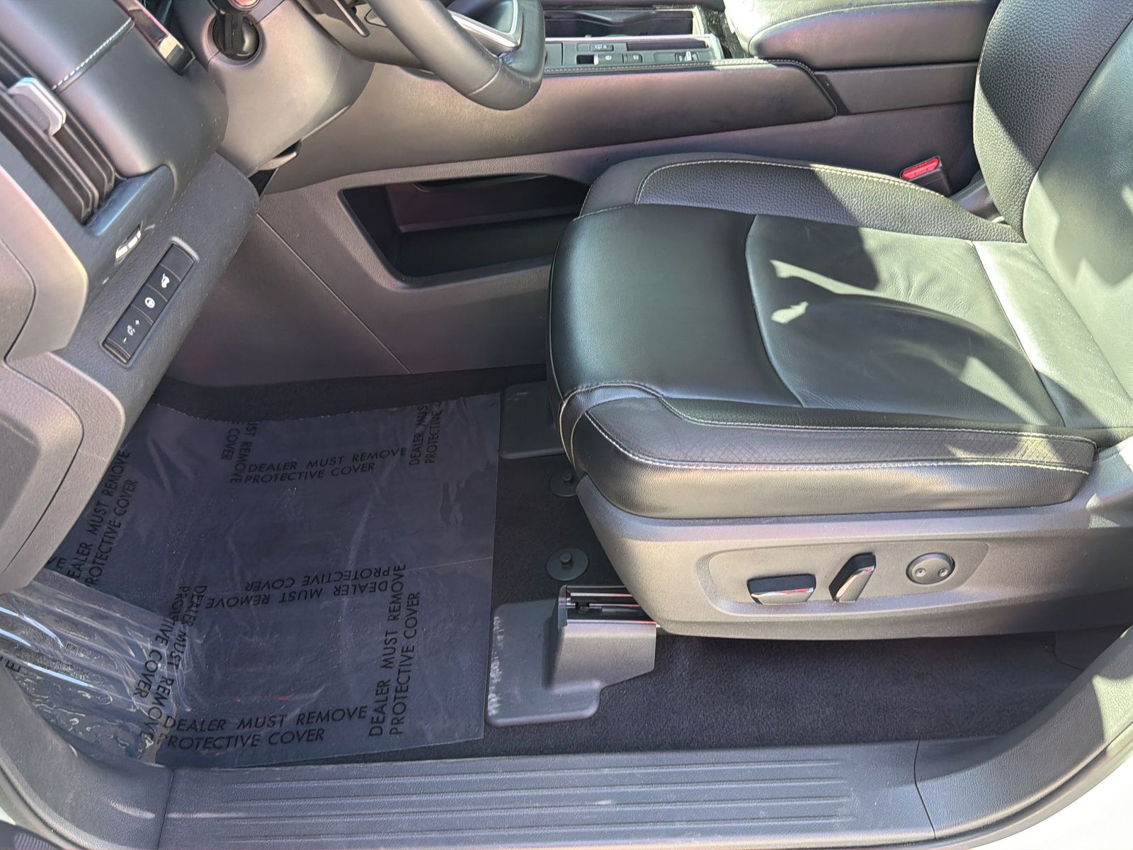 Used 2023 Nissan Pathfinder SL w/ Black Appearance Package FWD image 29