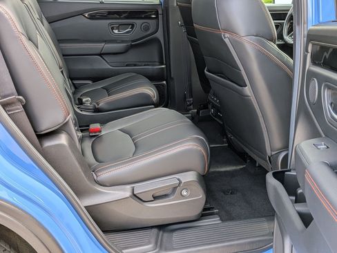 Used 2025 Honda Pilot TrailSport image 30