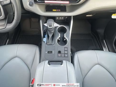 New 2026 Toyota Highlander XLE image 9