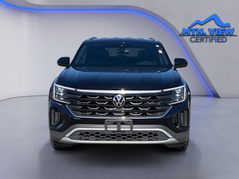 Used 2024 Volkswagen Atlas Cross Sport SE w/ Black Wheel Package image 9