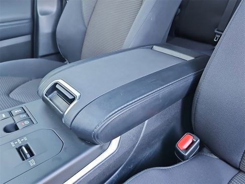 Used 2023 Toyota Highlander Platinum image 11