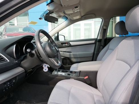 Used 2019 Subaru Outback 2.5i Premium AWD/4WD image 4