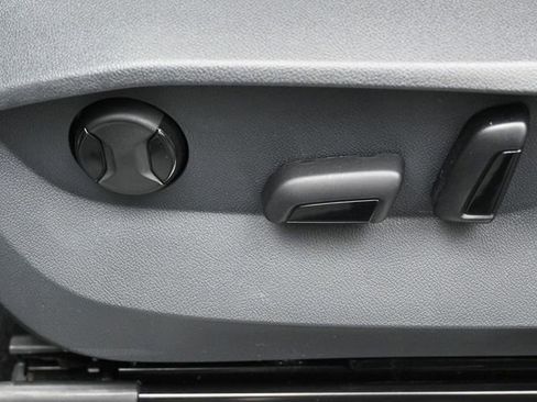 Used 2023 Volkswagen Tiguan SE R-Line image 10