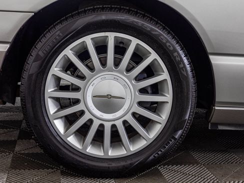 Used 2004 Ford Thunderbird RWD image 40